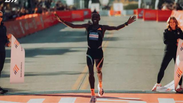 Amos Kipruto Wins Chicago Marathon in 2:01:09 — image accompanying Marathon Handbook's report
