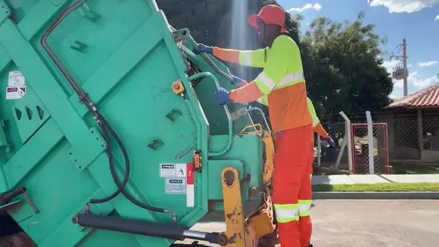 Brazilian Sanitation Worker Aims for National Team — image accompanying Canadian Running's report