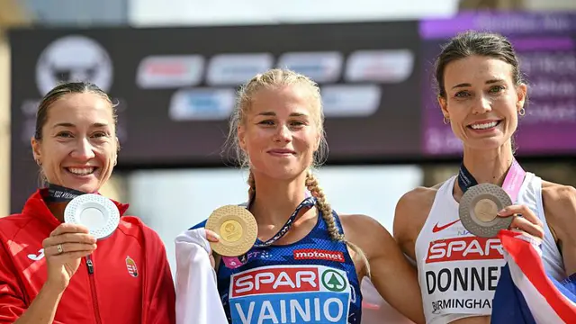 British women's marathon team wins gold, Abbie Donnelly takes bronze — image accompanying Athletics Weekly's report