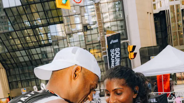 Couple Engaged During Toronto Waterfront Marathon — image accompanying Canadian Running's report