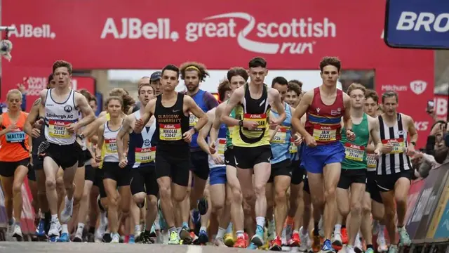 Crowe and Ballantyne Triumph in Record-Breaking Great Scottish Run — image accompanying Athletics Weekly's report