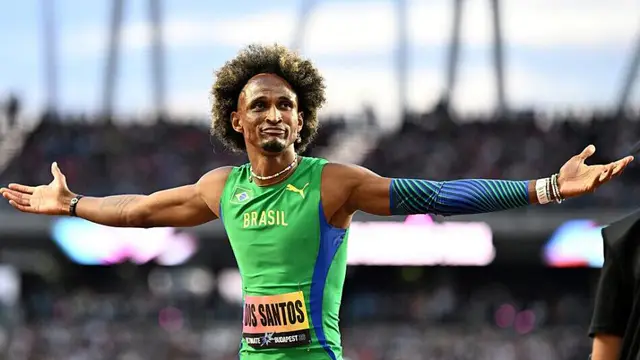 Dos Santos wins Ultimate 400m hurdles title — image accompanying Athletics Weekly's report