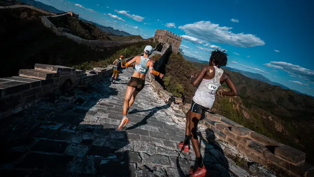 Elite runners tackle Great Wall in 23K race — image accompanying Canadian Running's report