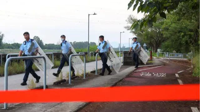 Hong Kong Marathon Patrols for Loose Dogs Ahead of Race — image accompanying Marathon Handbook's report