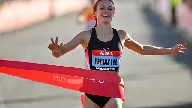 Kadar Omar and Hannah Irwin Win UK 10-Mile Titles at Great South Run — image accompanying Athletics Weekly's report