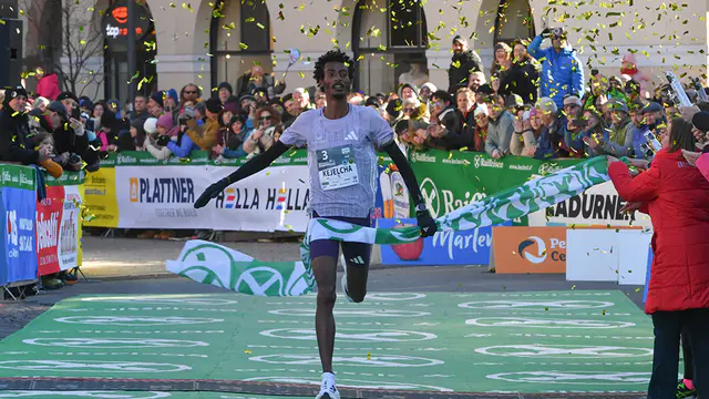 Kejelcha reclaims world half-marathon record — image accompanying Athletics Weekly's report