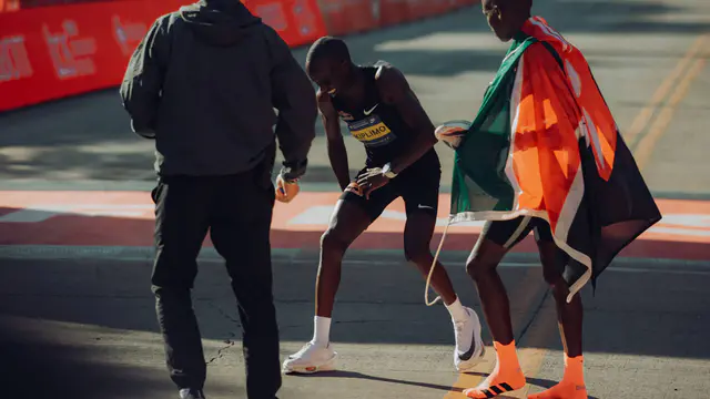 Kiplimo's Chicago Title Lost to Hamstring Issue — image accompanying Marathon Handbook's report