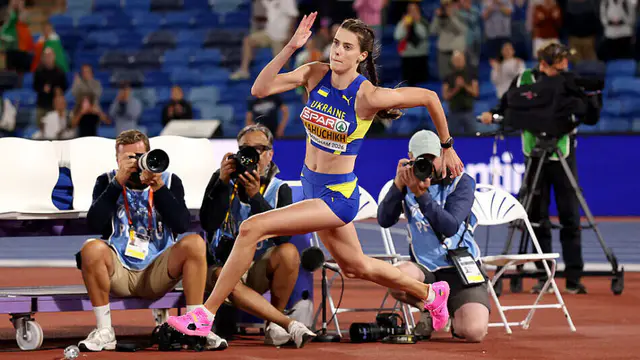Mahuchikh secures third European high jump title — image accompanying Athletics Weekly's report