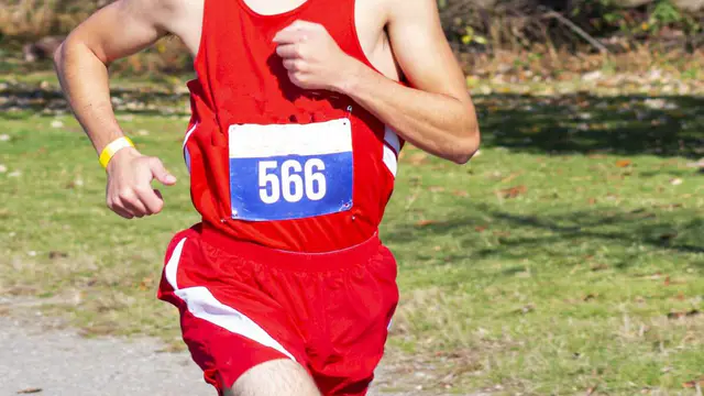 Scams plague resale of sold-out race bibs — image accompanying Canadian Running's report