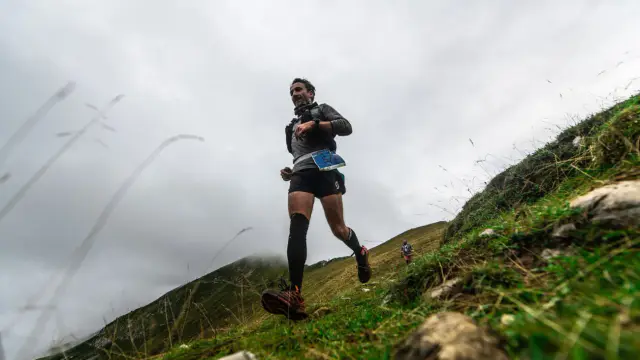 Steep downhill runs impact power output for days — image accompanying Marathon Handbook's report