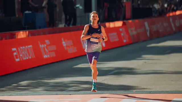 How do you go from job-hunting after college to a 2:05:54 marathon, run in Toledo, in one year? Vinny Mauri did it, and now he’s one of the most talked-about...