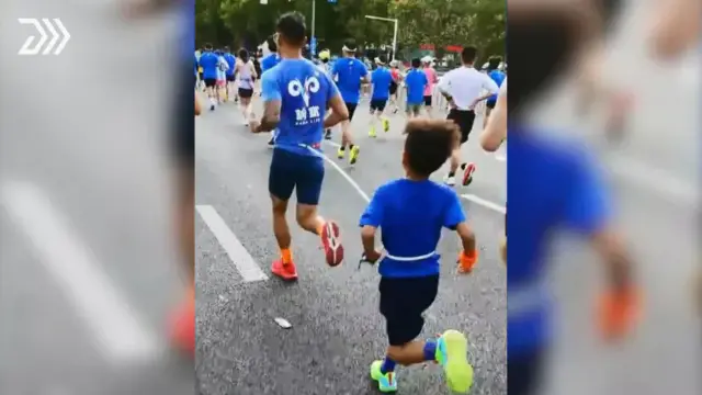 Zhengzhou Marathon Bans Runner for Tying Child to Waist — image accompanying Marathon Handbook's report
